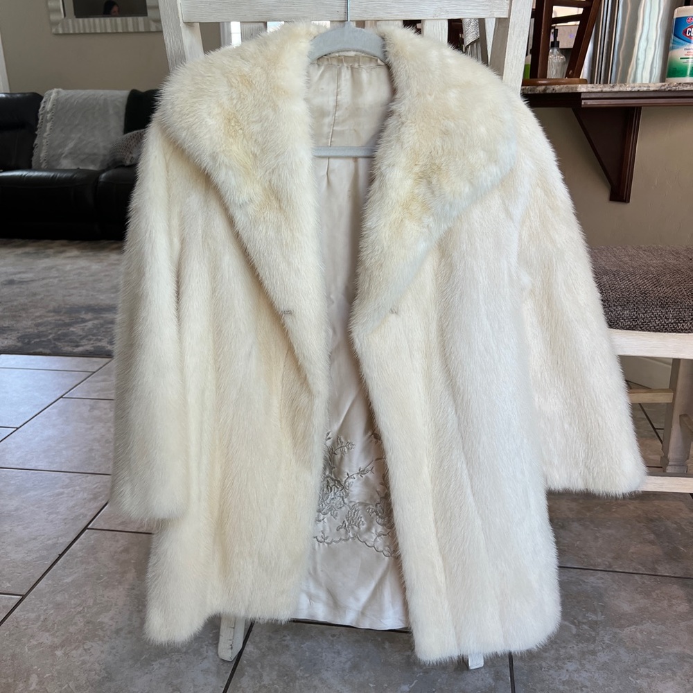 Vintage Reversible full pelt Ivory Fur Coat
